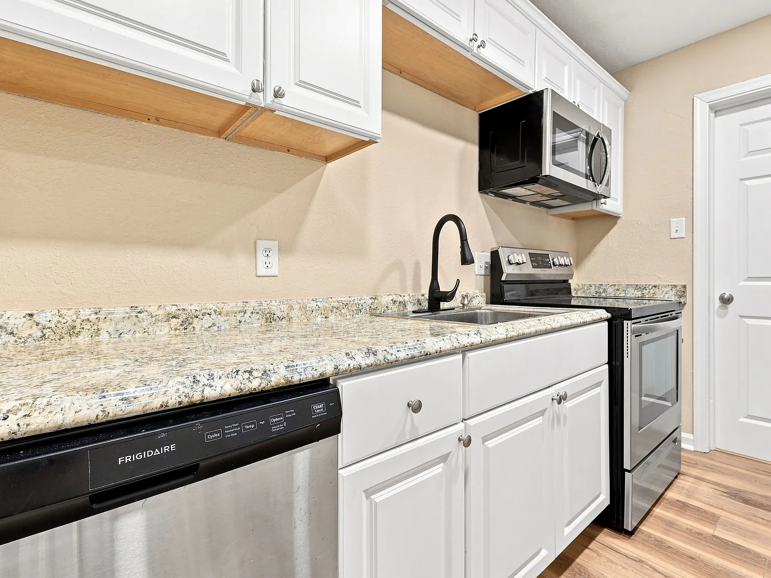 4 bed, 1228 sqft, $2,150 — Photo 4