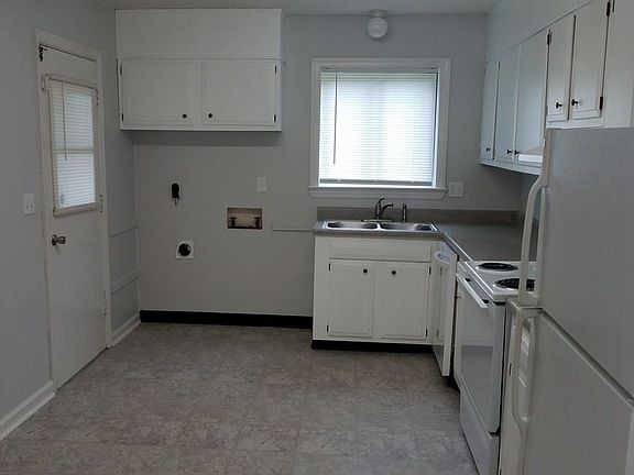 5th image of 6236 Stockton Dr APT B