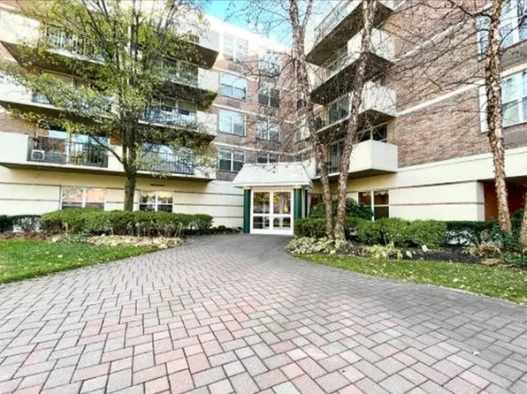 200 Grand Cove Way, Edgewater, NJ
