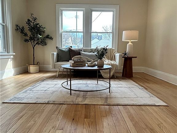 3rd image of 3258 Berkshire Rd