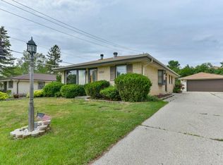 5340 W Whitaker Ave, Greenfield, WI 53220