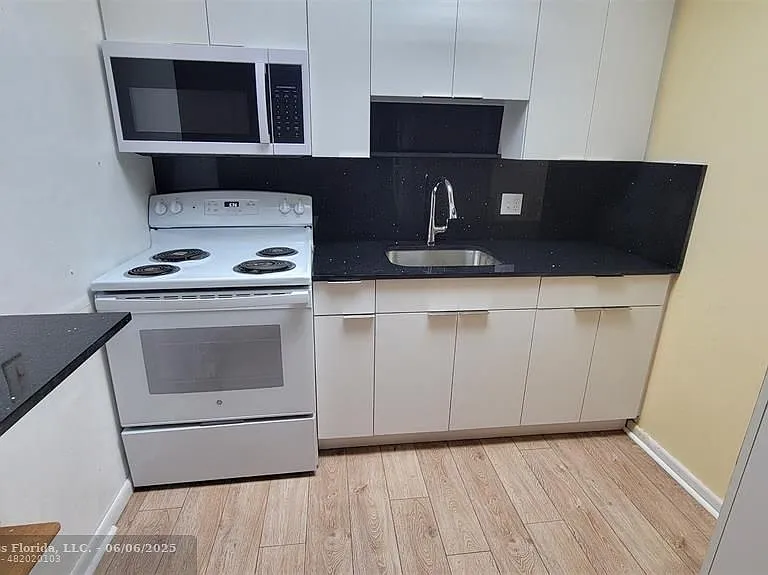 151 SW 135th Ter #151203T — Photo 2