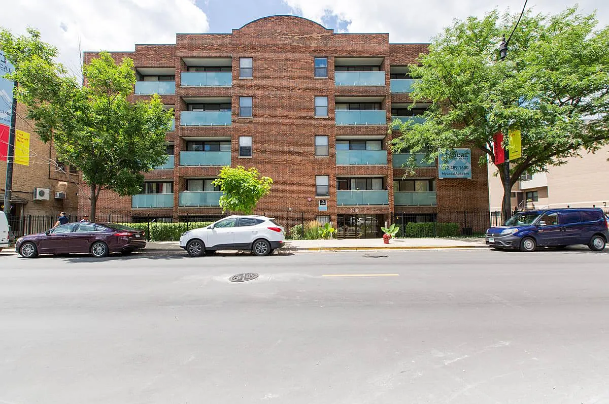 Halsted Place — Photo 1