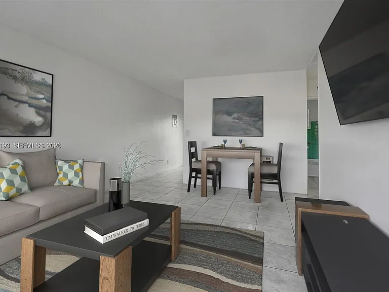 29 SW 8th Ave #1 — Photo 3