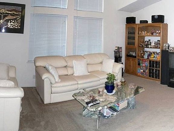 3rd image of 105 Chateau La Salle Dr