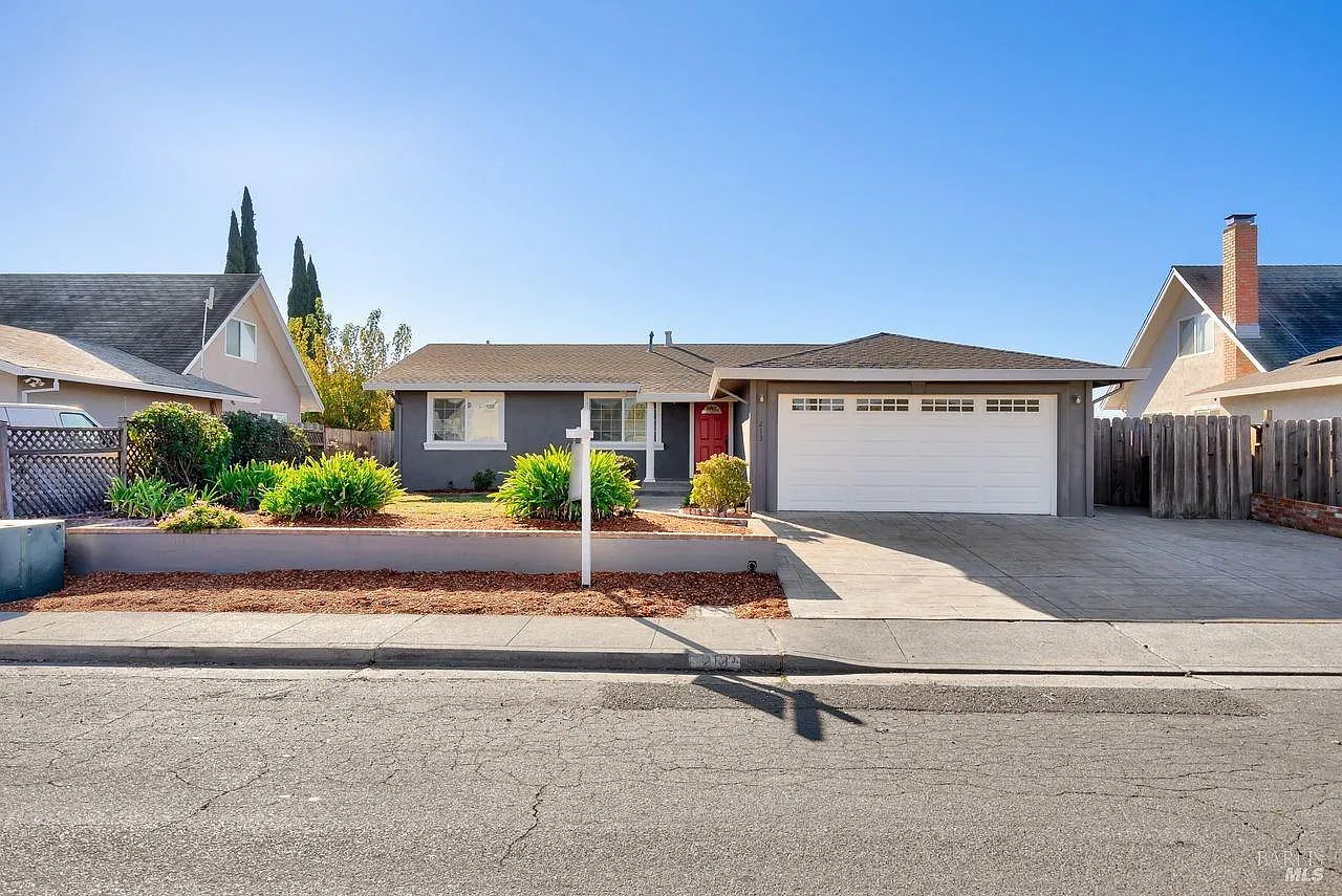 213 Larkspur Lane photo 1