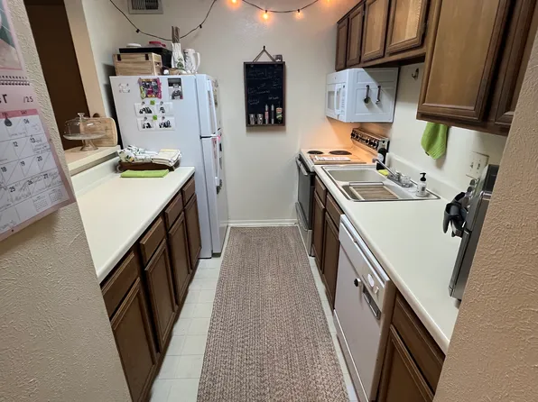 1901 Holleman Dr W, College Station, TX