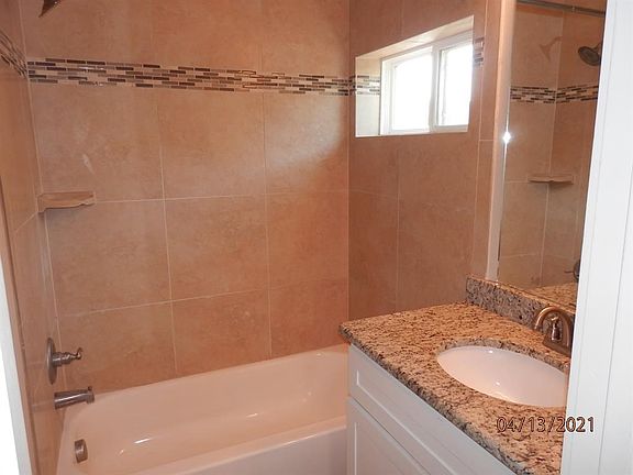 4th image of 208 Belleville Dr