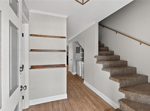 3rd image of 382 Fairway Dr APT 19