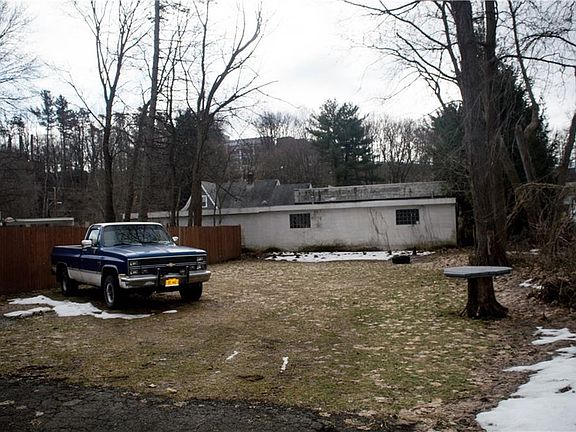 4th image of 135 Groton Ave