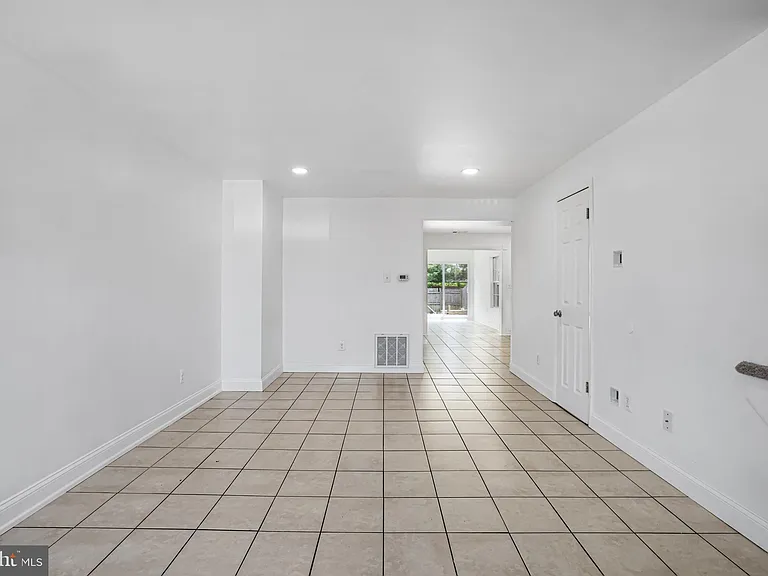 1134 Providence Ct — Photo 4