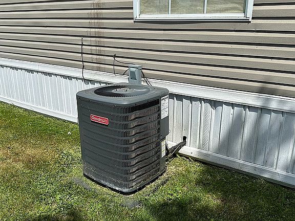 4th image of 571 Red Bud Dr