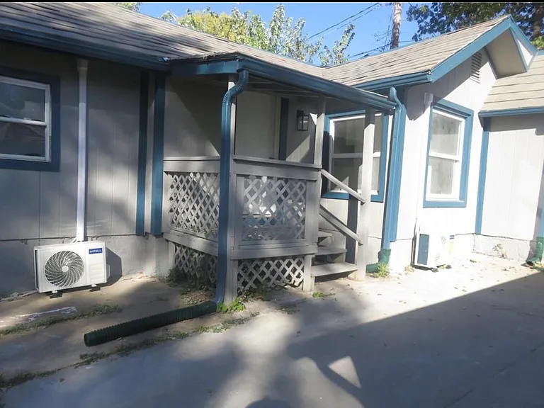 4421 NE Winn Rd — Photo 2