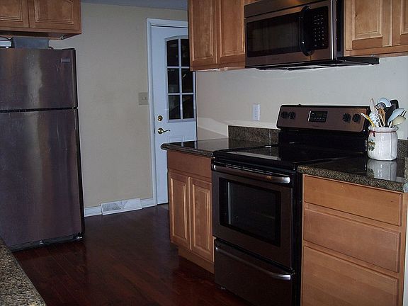 5th image of 75 Beverly Dr