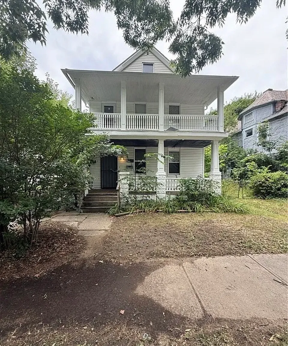 3 bed, 1050 sqft, $1,200 — Photo 1