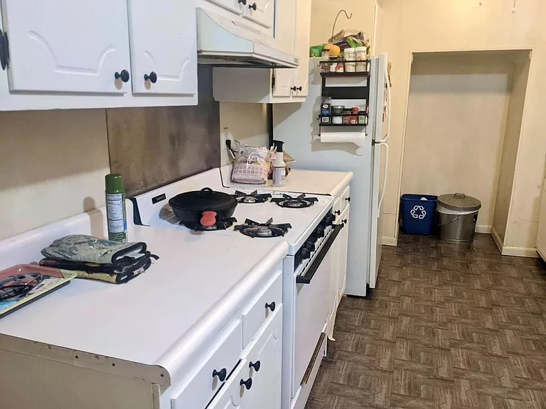 2225 Pine St — Photo 8