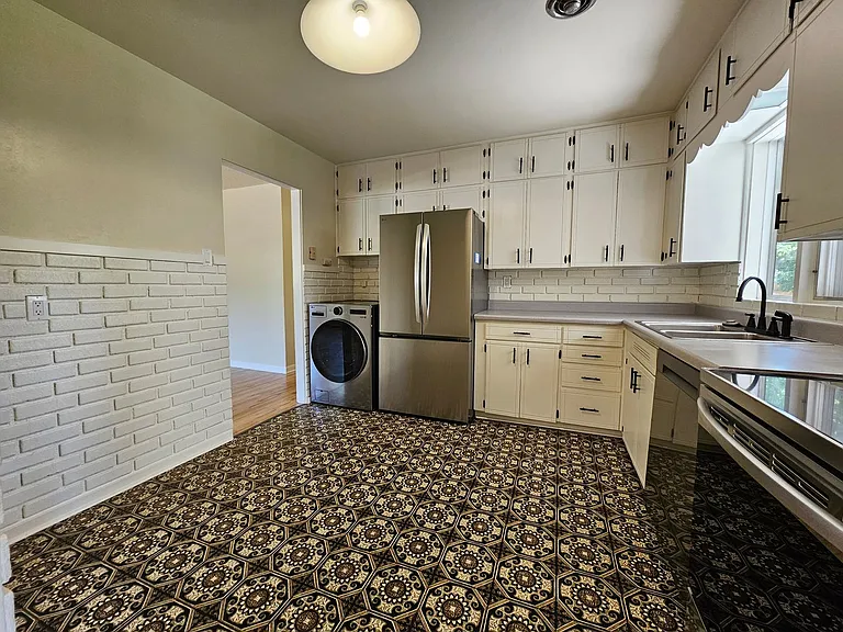 3617 Leeds Ln — Photo 11
