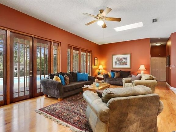 2nd image of 1270 Deer Lake Cir
