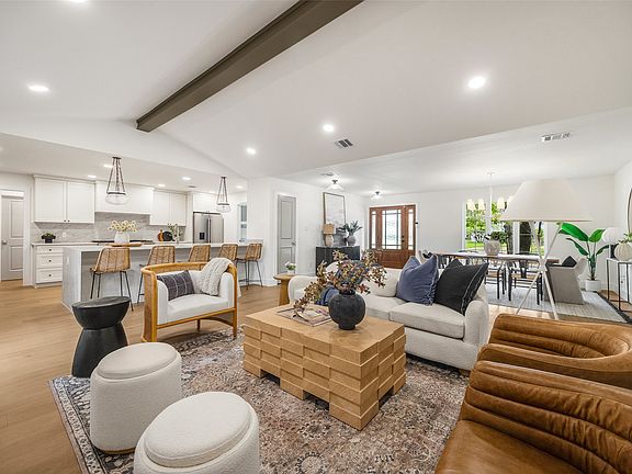 3rd image of 6214 Glennox Ln
