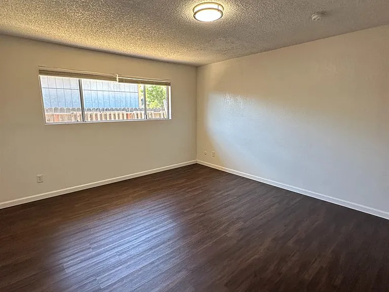 1409 W Fairmont Ave #C — Photo 15