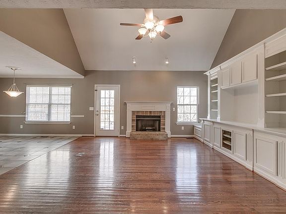 5th image of 1919 Turfland Dr