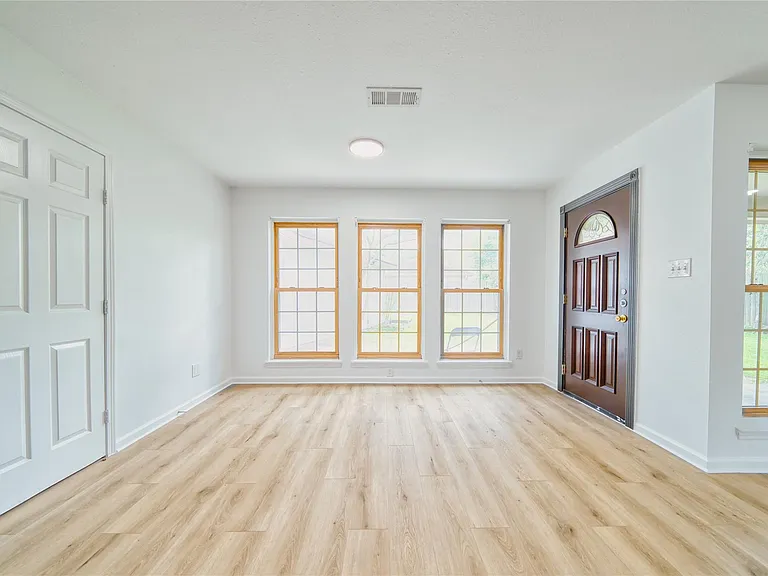7914 Oakington Dr — Photo 26