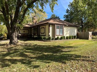 11907 W 49th Pl, Shawnee, KS 66216