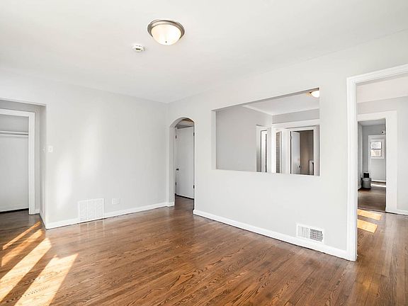 3rd image of 2943 Kenwood St