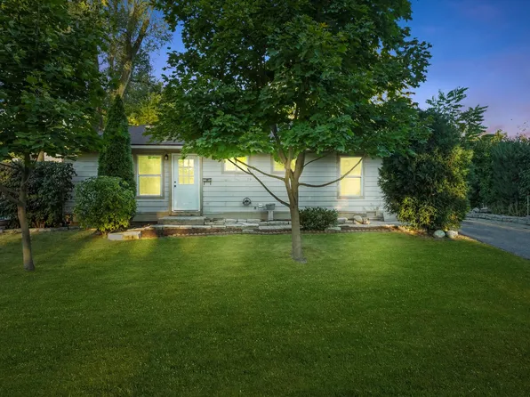 2203 Tepee Ave, Carpentersville, IL 60110