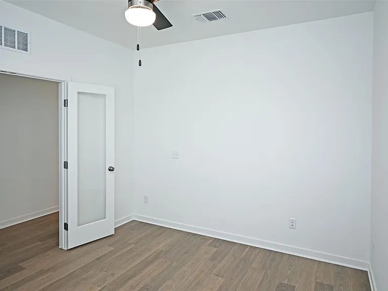 261 Elk Ave — Photo 4