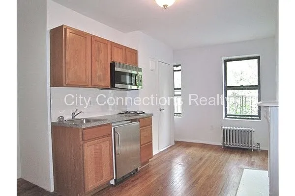 Rented by City Connections Realty | media 10