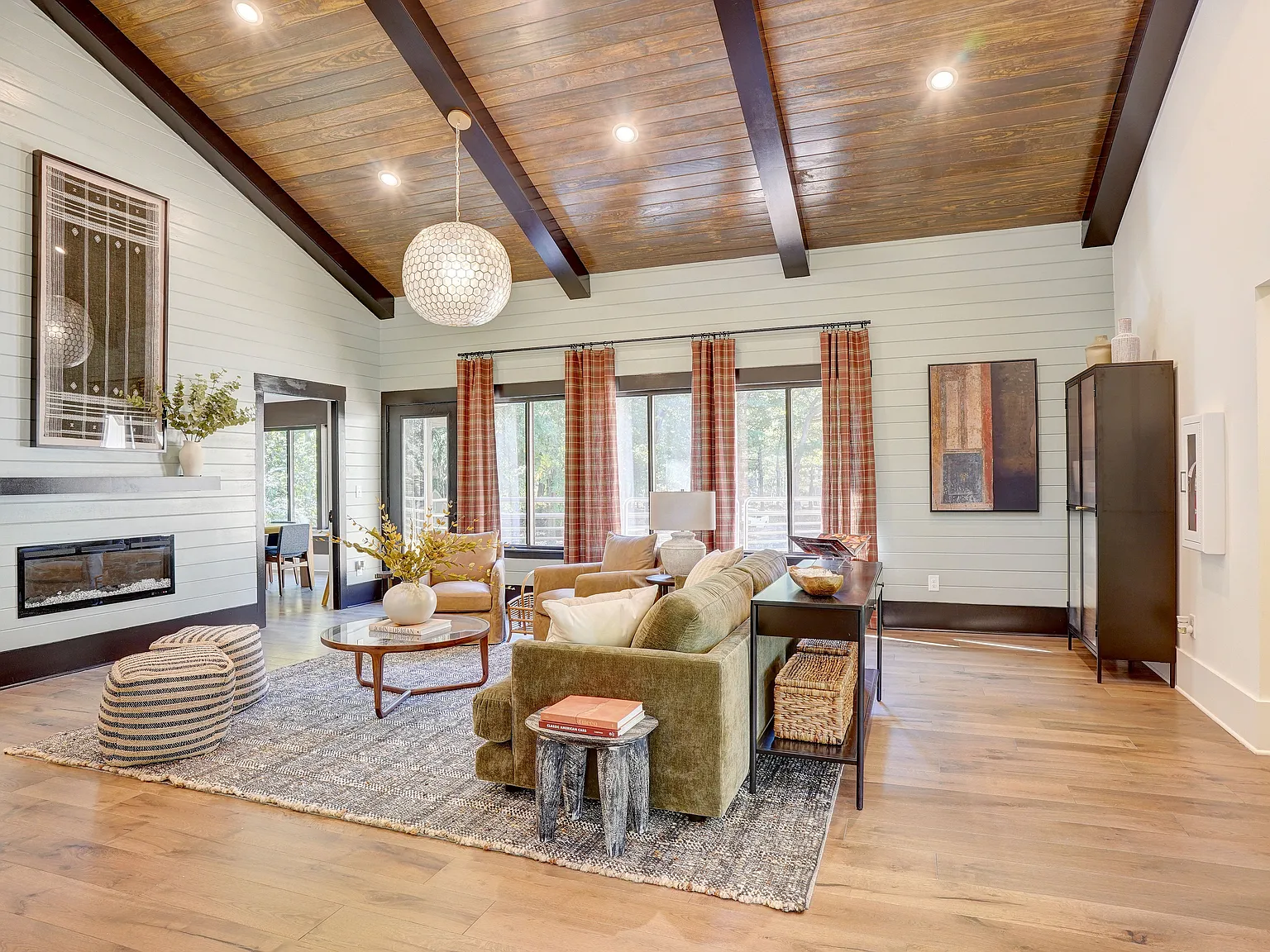Peachtree Place Apartments — Photo 2