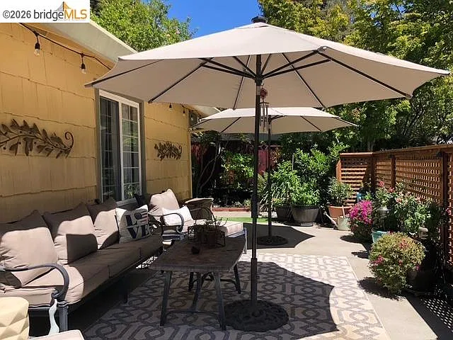 3 bed, 2.0 bath, 1634 sqft, $5,000 — Photo 2