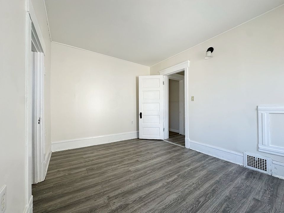 1st image of 2025 W 83rd St #Up