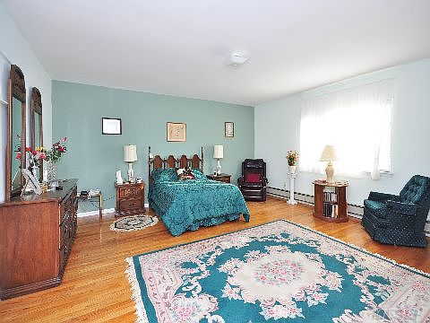 3rd image of 4305 Douglaston Pkwy