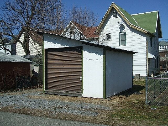 2nd image of 857 Memorial Ave