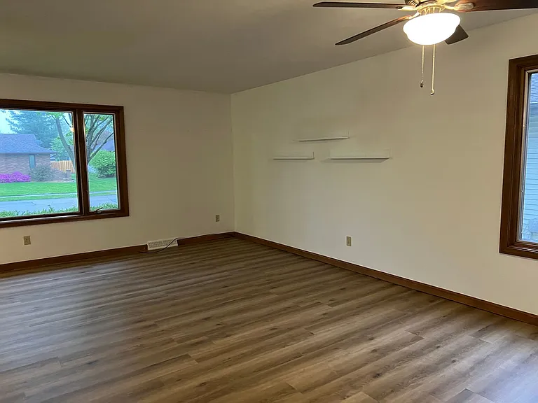 2541 Winfield Dr — Photo 6