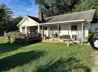 1103 Academy Cir, Dandridge, TN 37725
