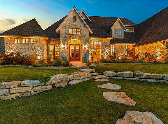3rd image of 720 Avalon Dr