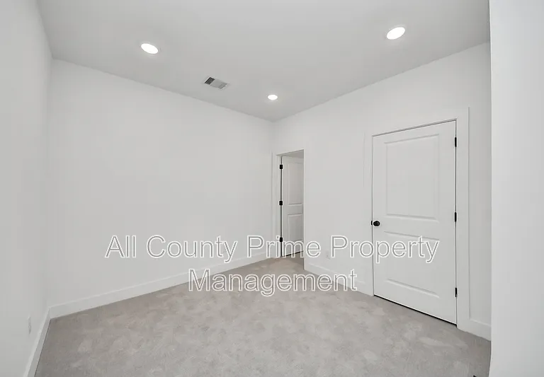 2708 Bostic St #B — Photo 14