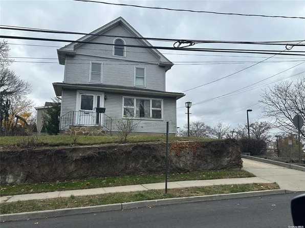16 Locust Avenue, Port Washington, NY 11050