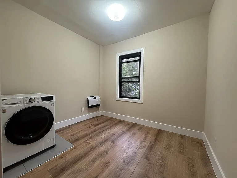 77 Adelphi St #3 — Photo 8