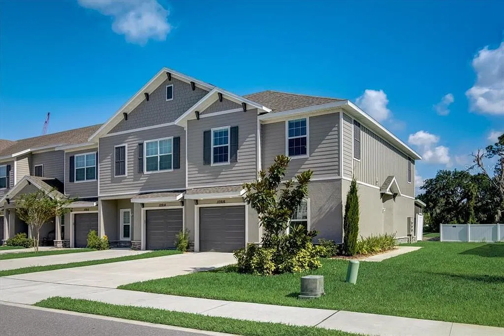 4 bed, 3.0 bath, 2141 sqft, $2,500 — Photo 2
