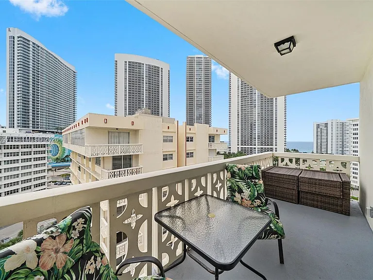1817 S Ocean Dr #Penthouse 28 — Photo 24