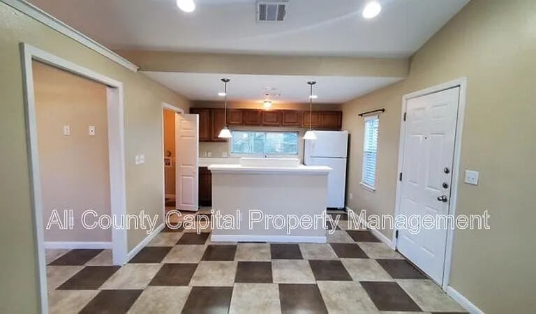 1116 Northwestern Ave — Photo 3