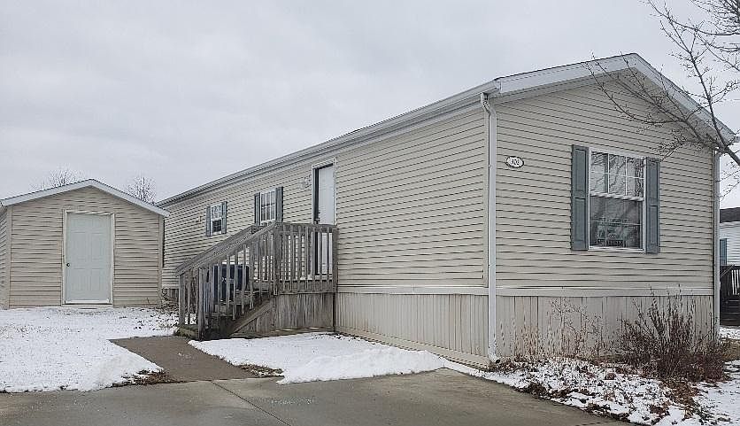 1st image of 302 Grand River Dr