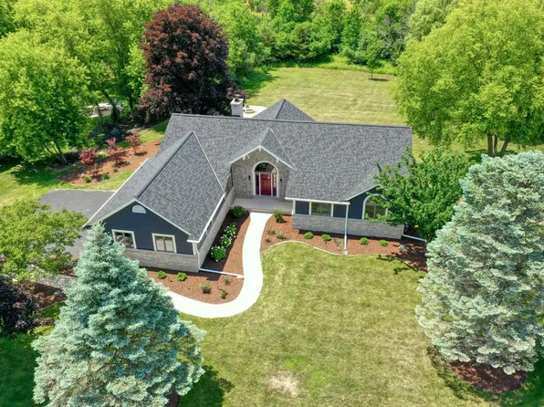 W281N1811 Golf View DRIVE, Pewaukee, WI 53072