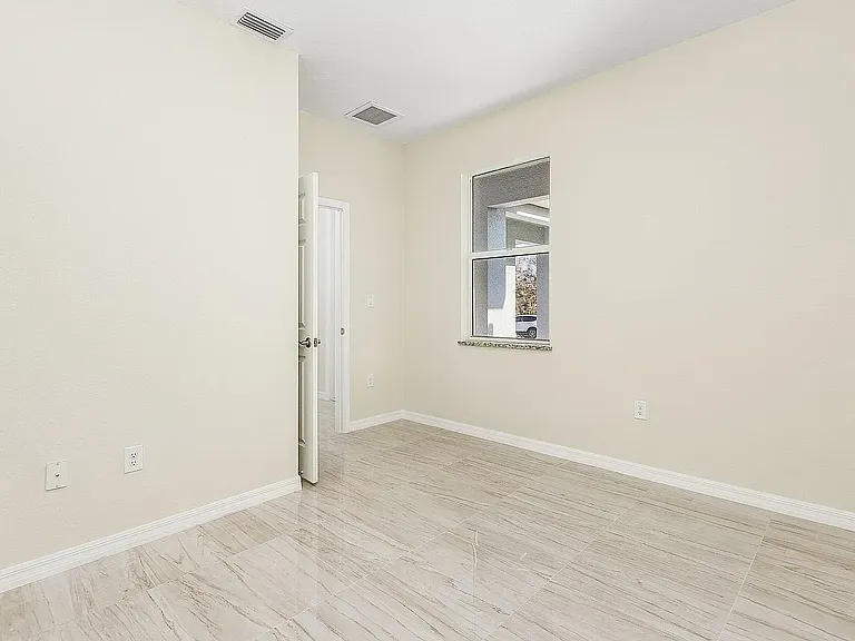 4634 28th St SW — Photo 9