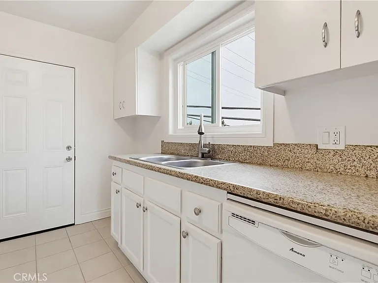 312 Raymondale Dr — Photo 9