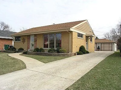 10813 Hastings St photo 1